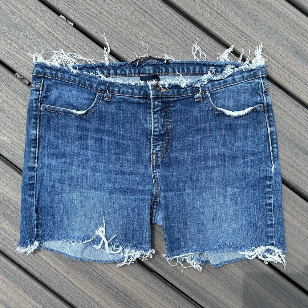 Levi’s Distressed Denim Women Shorts